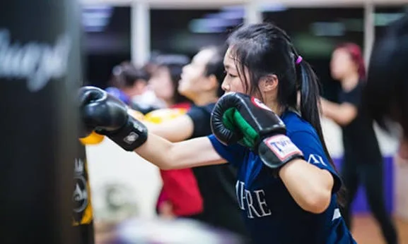 active-zone-women-only-kickboxing-fitness-ladies-kickboxing-fun-fitness-g