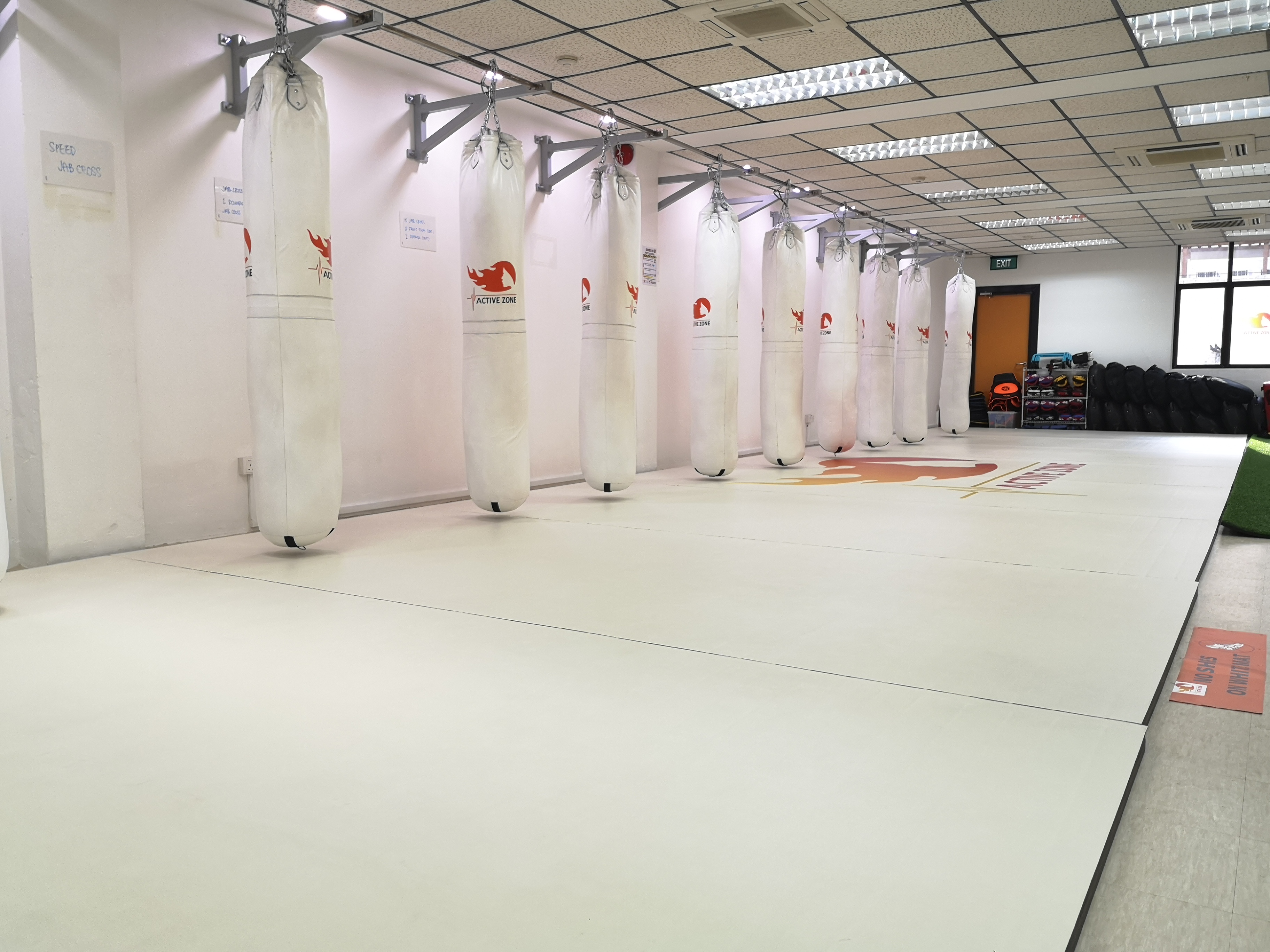 active-zone-women-only-kickboxing-personal-training-studio-all-white