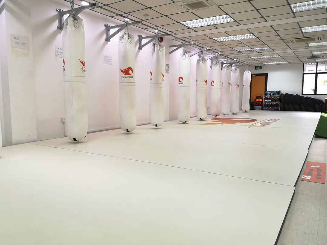 active-zone-women-only-kickboxing-personal-training-studio-all-white