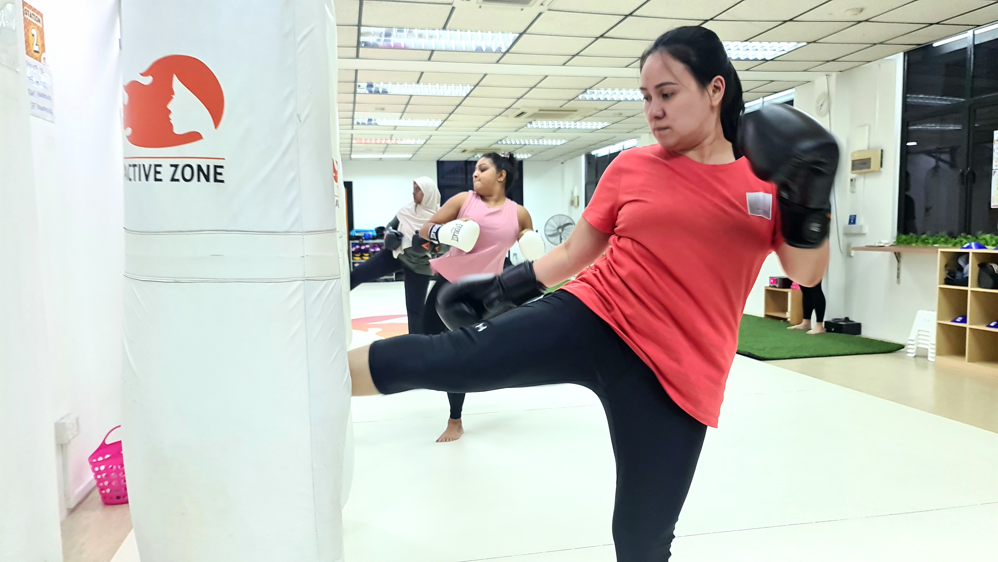 active-zone-women-only-kickboxing-with-equipment-and-boxing-gloves-singapore